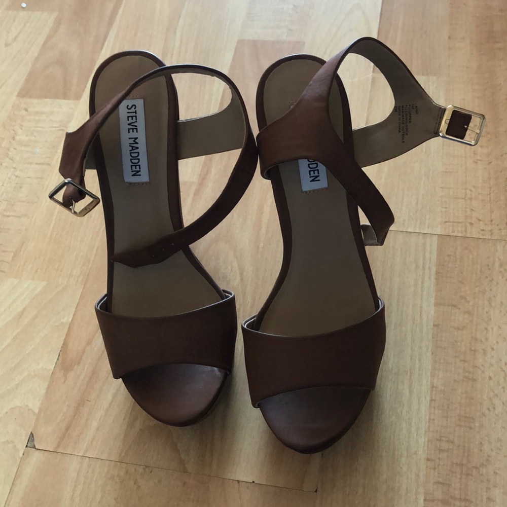 Never worn Steve Madden Wedges!